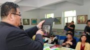 “香港76岁富商恋上25岁女星 自曝性伴侣超千名(图)”