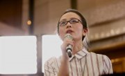 “枫叶教育获超购190倍 近半学生进同一所大学”