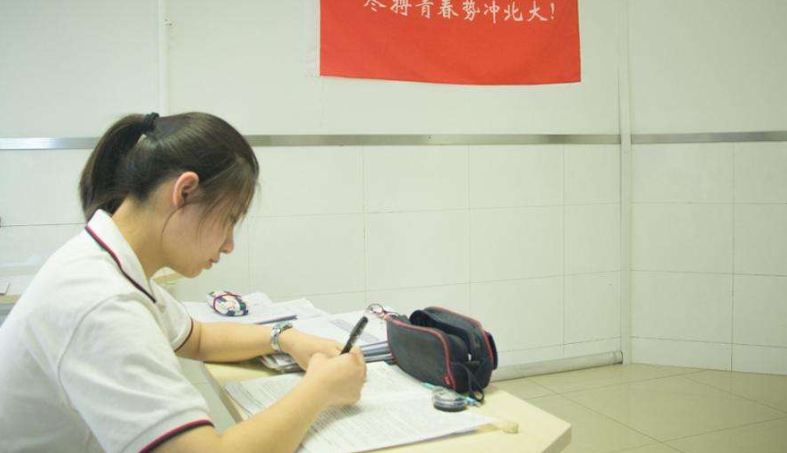 “沪港通首批试点券商或超过50家 佣金收入或大涨”