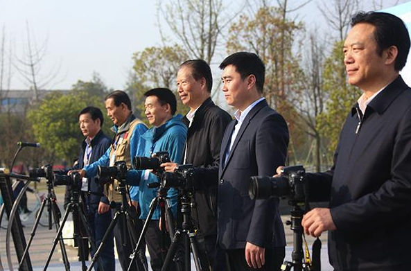 “蒙牛发布乳业首份GRI4标准社会责任报告”