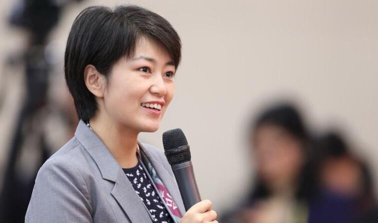 “300家机构备战沪港通 券商八仙过海疯抢市场”