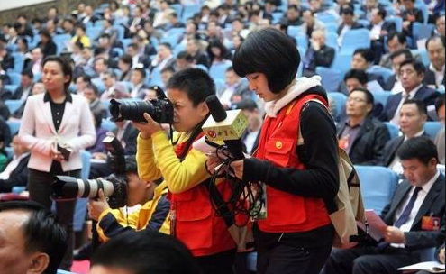 “港百万美元富翁去年达12.4万 总资产6200亿”