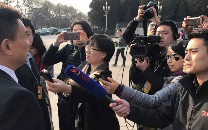 “富士康或入股亚太电信 谋局新闻产业链”