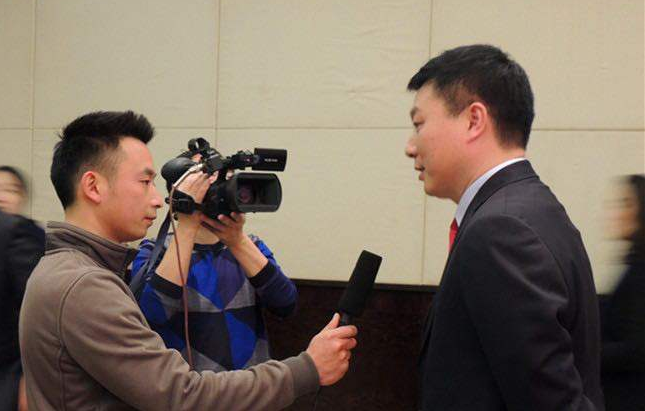 “沪港通顺利推进 东方汇财惹卖盘憧憬”
